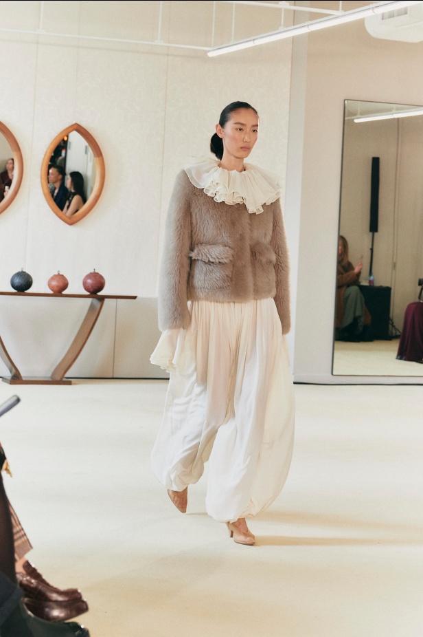 عودة إلى جوهر الاناقة في "التوزارا" لخريف وشتاء 2025 للملابس الجاهزة