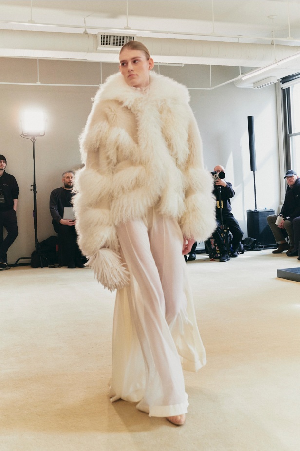 عودة إلى جوهر الاناقة في "التوزارا" لخريف وشتاء 2025 للملابس الجاهزة