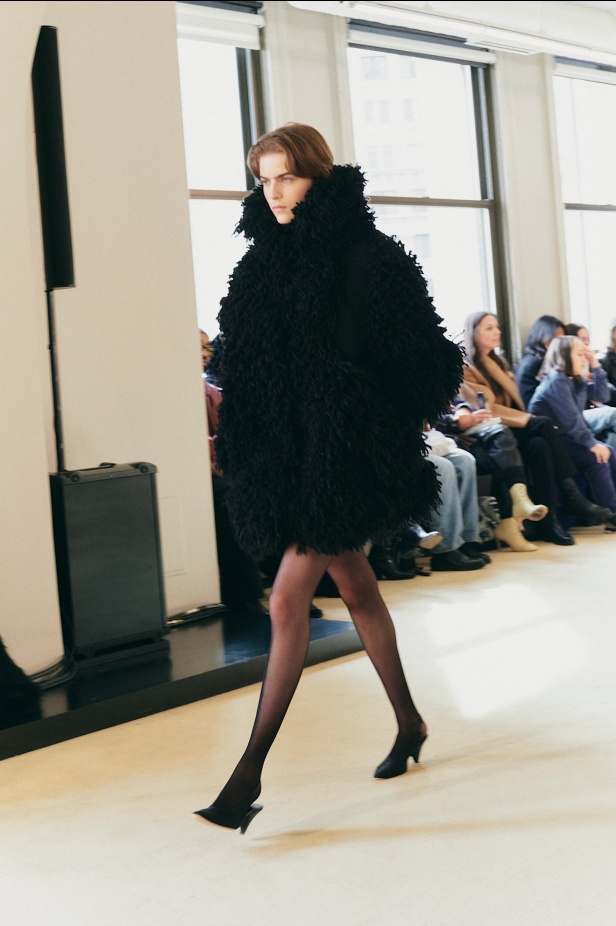 عودة إلى جوهر الاناقة في "التوزارا" لخريف وشتاء 2025 للملابس الجاهزة