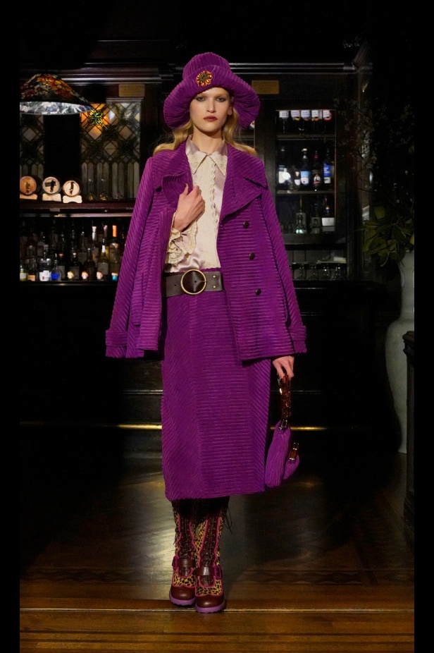 مجموعة أنا سوي لخريف وشتاء 2025 رواية تاريخية مرحة وجريئة