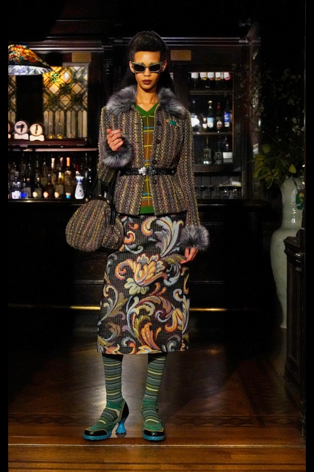 مجموعة أنا سوي لخريف وشتاء 2025 رواية تاريخية مرحة وجريئة