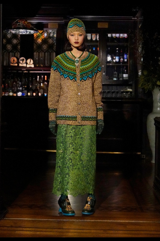 مجموعة أنا سوي لخريف وشتاء 2025 رواية تاريخية مرحة وجريئة