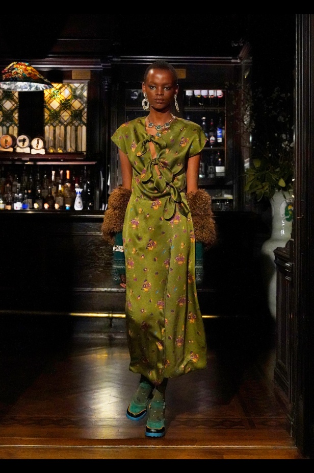 مجموعة أنا سوي لخريف وشتاء 2025 رواية تاريخية مرحة وجريئة