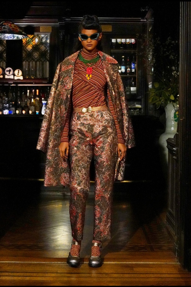 مجموعة أنا سوي لخريف وشتاء 2025 رواية تاريخية مرحة وجريئة