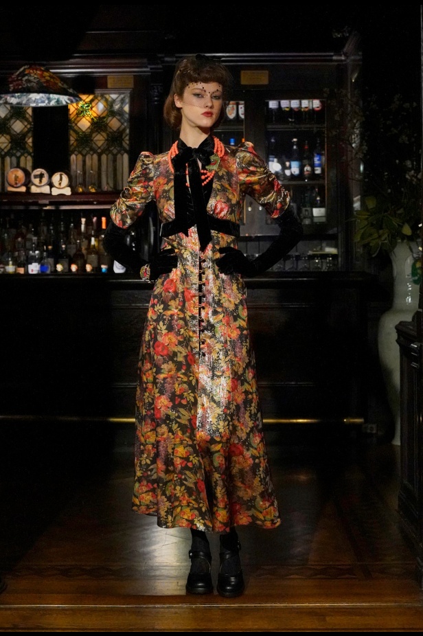 مجموعة أنا سوي لخريف وشتاء 2025 رواية تاريخية مرحة وجريئة