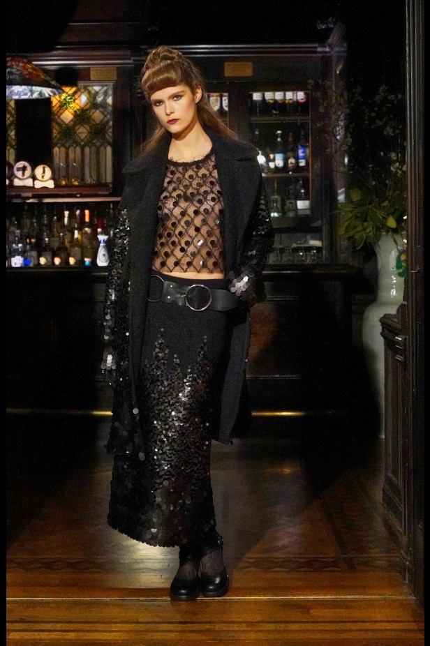 مجموعة أنا سوي لخريف وشتاء 2025 رواية تاريخية مرحة وجريئة