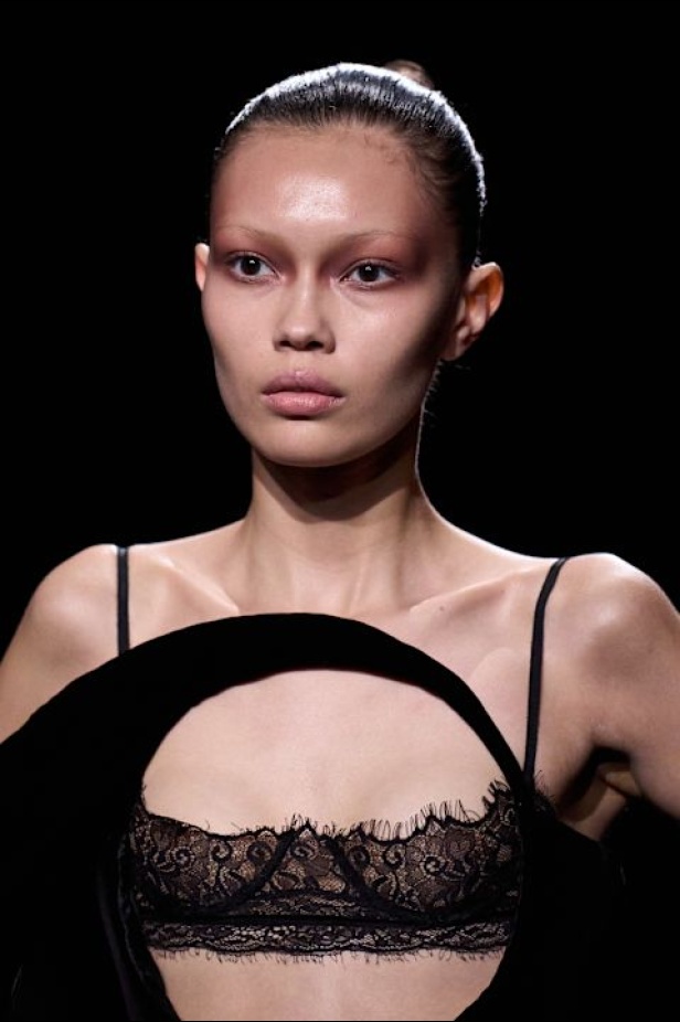 مجموعة Ashi Studio ربيع و صيف 2025 للأزياء الراقية