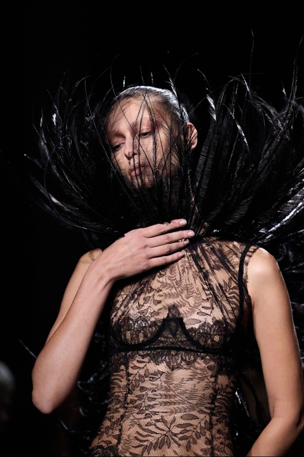 مجموعة Ashi Studio ربيع و صيف 2025 للأزياء الراقية