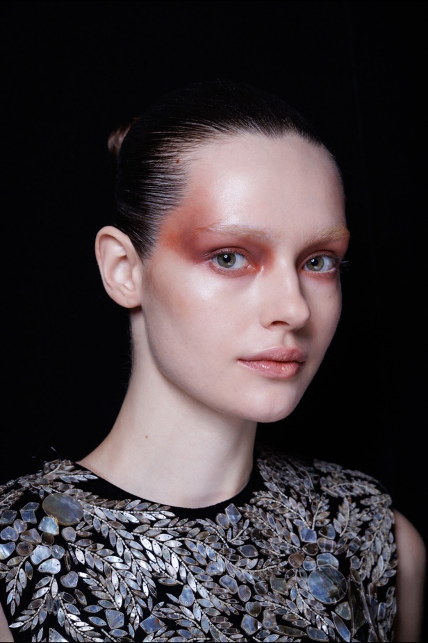 مجموعة Ashi Studio ربيع و صيف 2025 للأزياء الراقية