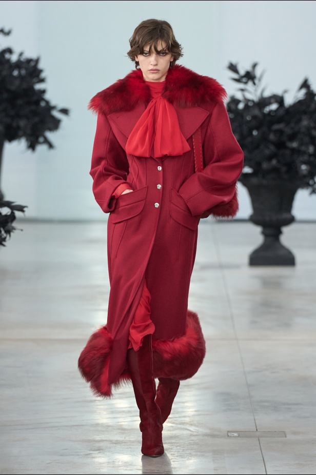 في أول مجموعة تحمل توقيعه لـ Blumarine ديفيد كوما يكرّم الأنوثة في السينما الإيطالية