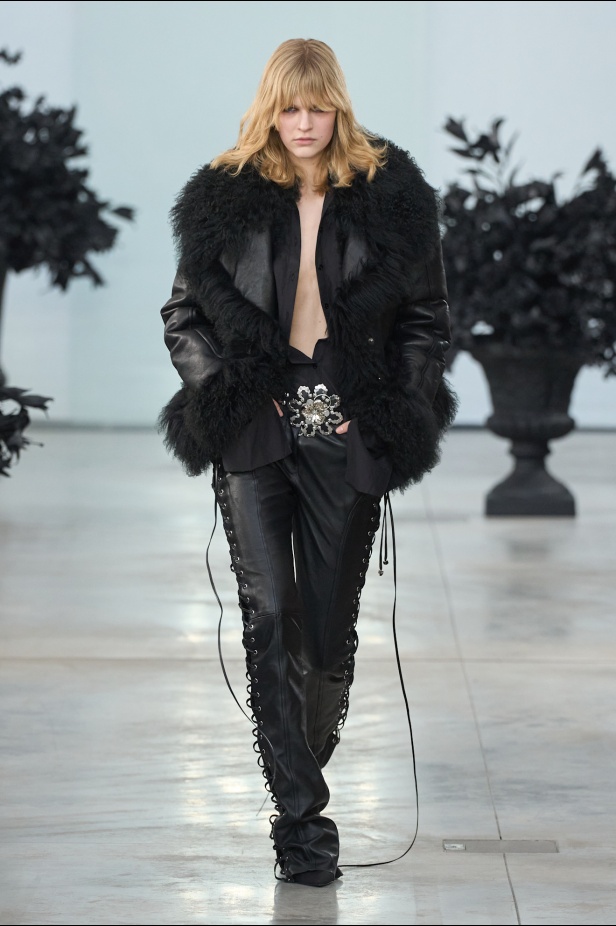 في أول مجموعة تحمل توقيعه لـ Blumarine ديفيد كوما يكرّم الأنوثة في السينما الإيطالية