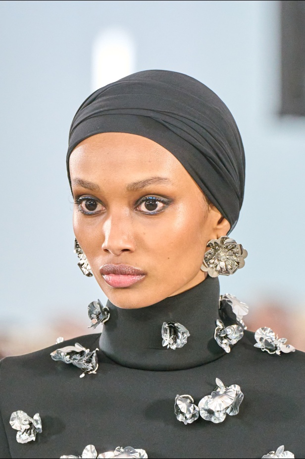 في أول مجموعة تحمل توقيعه لـ Blumarine ديفيد كوما يكرّم الأنوثة في السينما الإيطالية