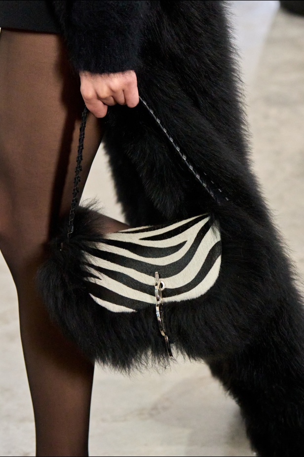 في أول مجموعة تحمل توقيعه لـ Blumarine ديفيد كوما يكرّم الأنوثة في السينما الإيطالية