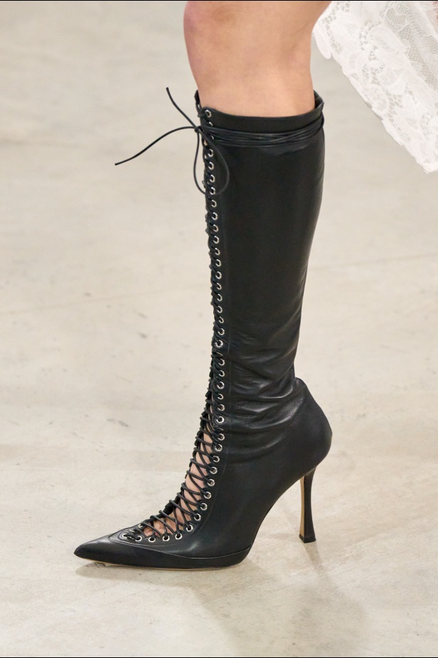 في أول مجموعة تحمل توقيعه لـ Blumarine ديفيد كوما يكرّم الأنوثة في السينما الإيطالية