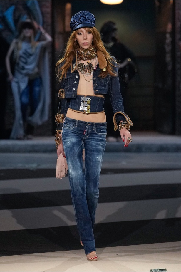 علامة ديسكوارد تحتفل بثلاثين عام من الابداع في عرض احتفالي رائع