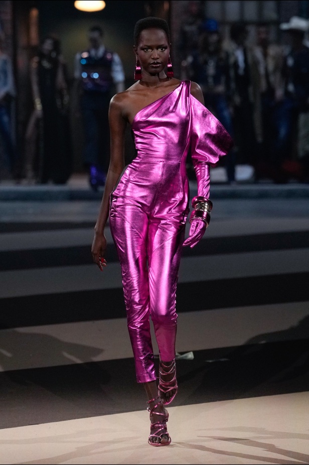 علامة ديسكوارد تحتفل بثلاثين عام من الابداع في عرض احتفالي رائع