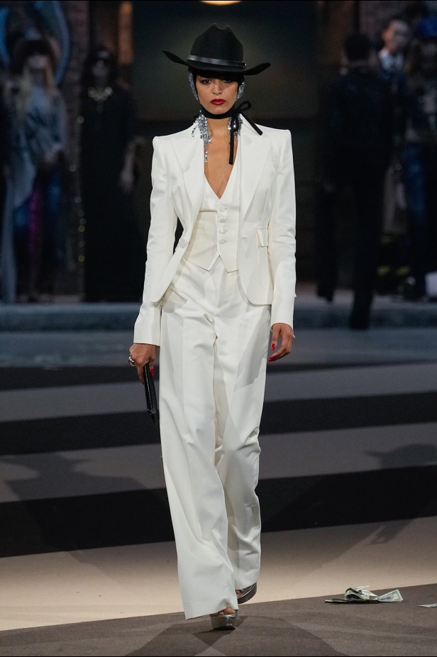 علامة ديسكوارد تحتفل بثلاثين عام من الابداع في عرض احتفالي رائع