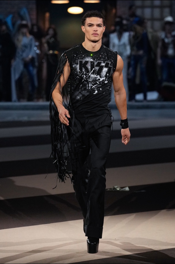 علامة ديسكوارد تحتفل بثلاثين عام من الابداع في عرض احتفالي رائع