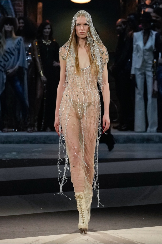 علامة ديسكوارد تحتفل بثلاثين عام من الابداع في عرض احتفالي رائع