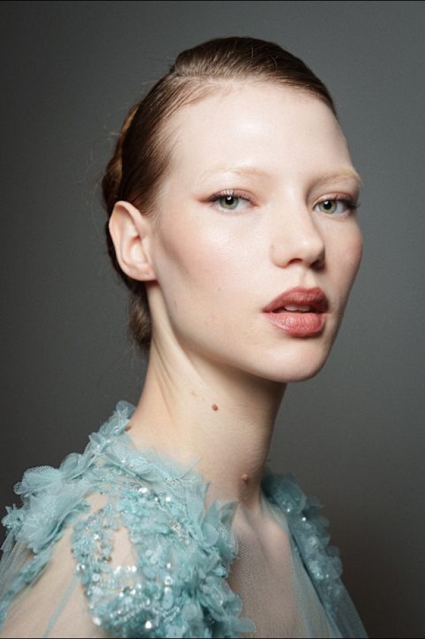 مجموعة ايلي صعب لربيع وصيف 2025