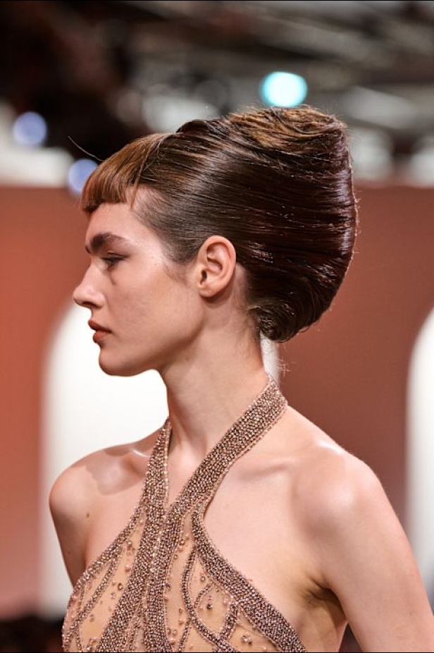 مجموعة ايلي صعب لربيع وصيف 2025