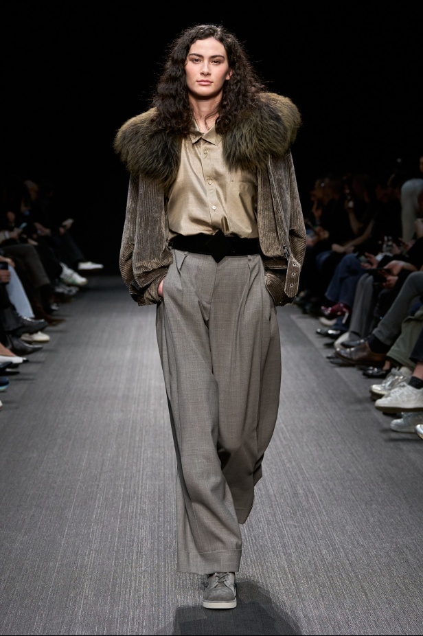 مجموعة الفخامة والرقي.. Emporio Armani تطلق مجموعتها لخريف وشتاء 2025 في ميلان