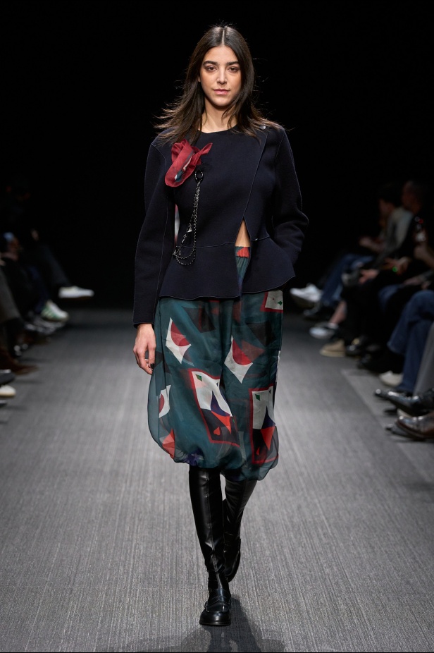 مجموعة الفخامة والرقي.. Emporio Armani تطلق مجموعتها لخريف وشتاء 2025 في ميلان