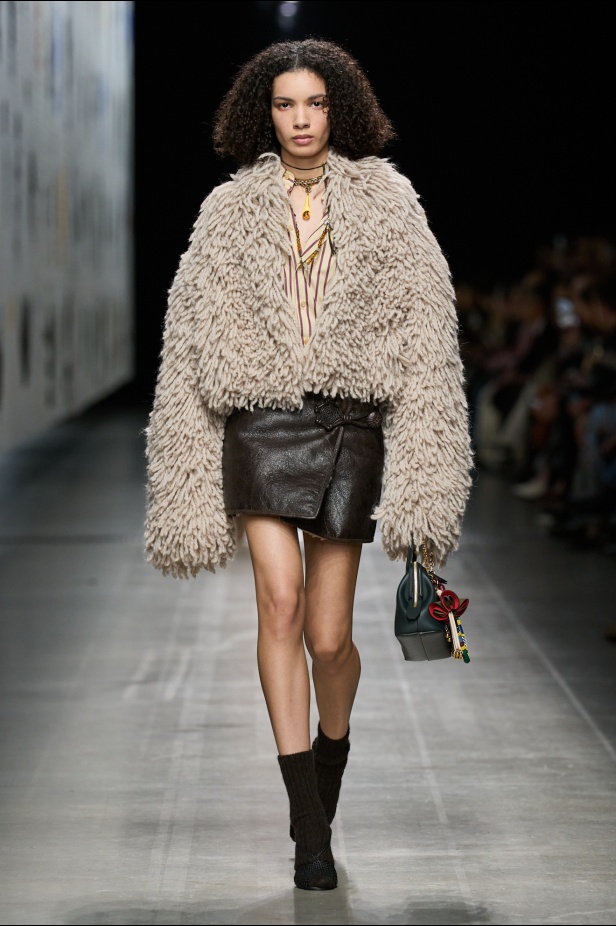 مجموعة Etro خريف 2025 للملابس الجاهزة: تطوّر دائم.. إنها Etro Magma