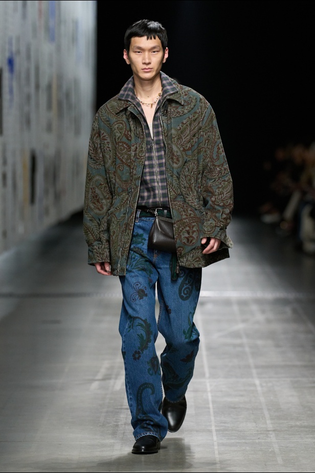 مجموعة Etro خريف 2025 للملابس الجاهزة: تطوّر دائم.. إنها Etro Magma