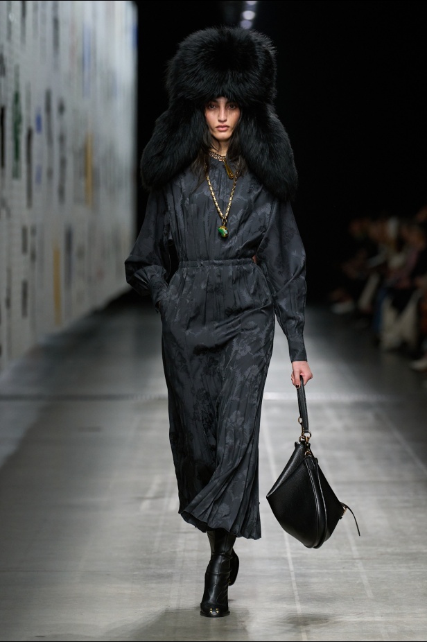 مجموعة Etro خريف 2025 للملابس الجاهزة: تطوّر دائم.. إنها Etro Magma