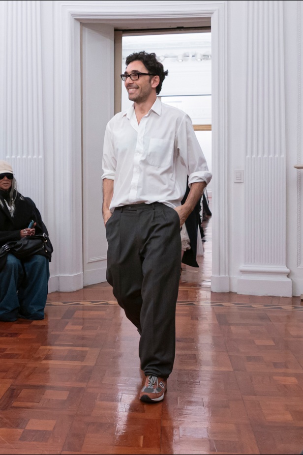 عرض أزياء Alberta Ferretti لموسم خريف وشتاء 2025