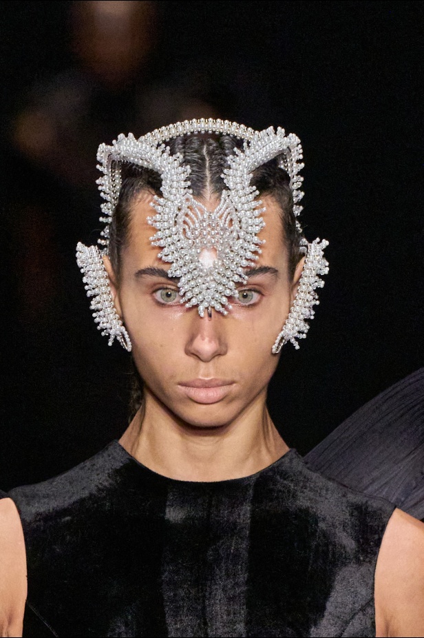 مجموعة Gaurav Gupta لصيف 2025