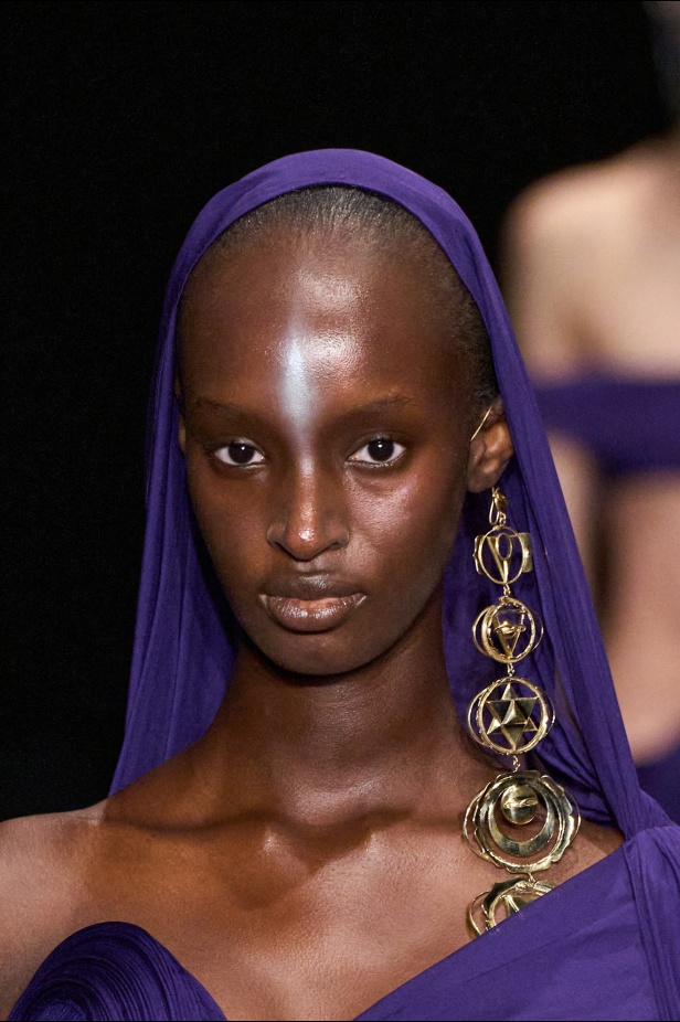 مجموعة Gaurav Gupta لصيف 2025