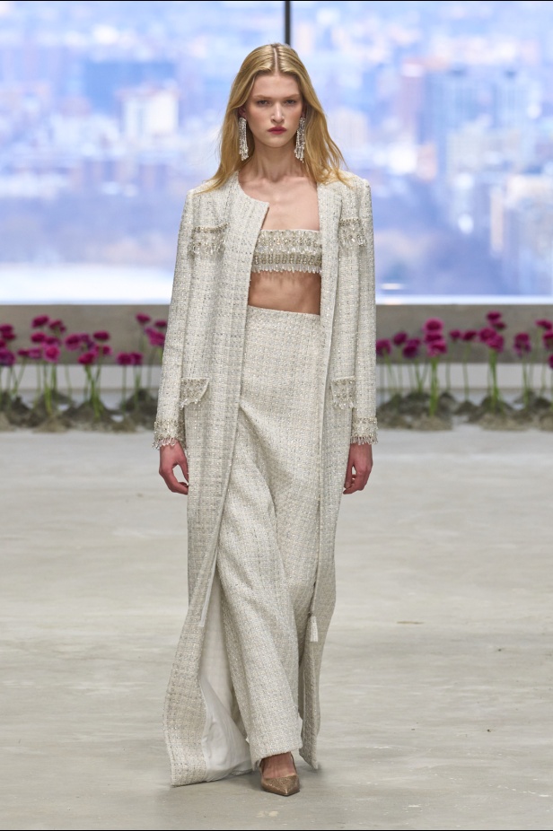 كارولينا هيريرا لخريف 2025: حديقة متفتحة، وإرث ينبض بالحياة