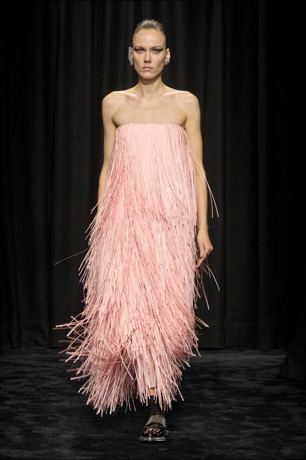 مجموعة JIL SANDER لخريف وشتاء 2025... إلهام من أسمى معاني الحب