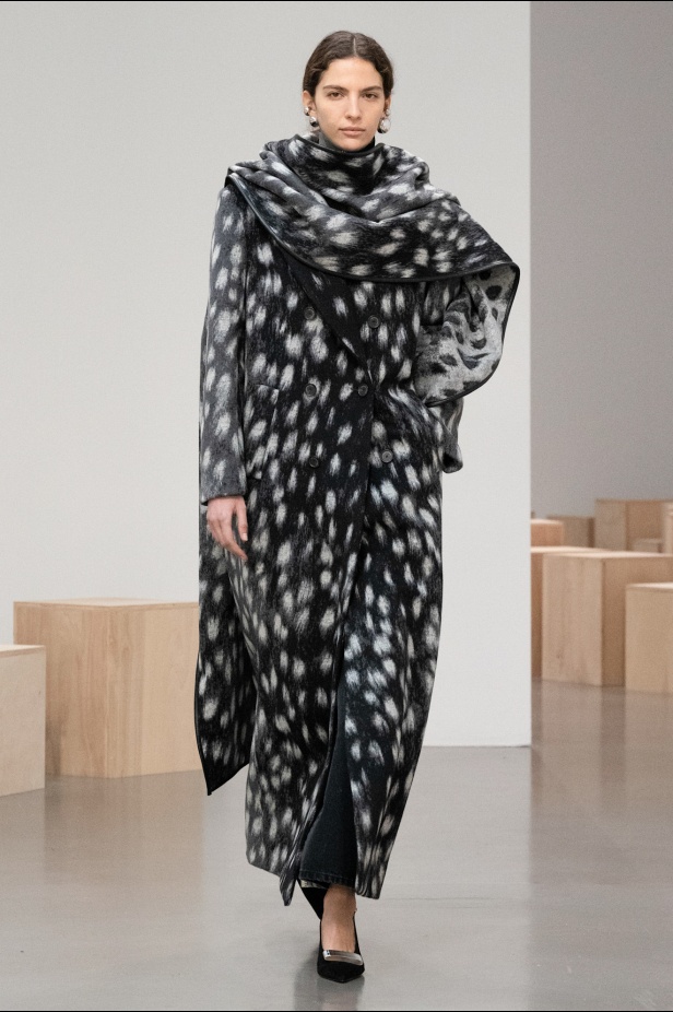 براندن ماكسويل مجموعة مميزة قريبة من قلب جميع النساء في أسبوع نيويورك (فيديو)