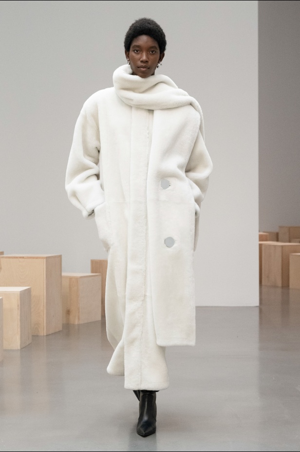 براندن ماكسويل مجموعة مميزة قريبة من قلب جميع النساء في أسبوع نيويورك (فيديو)