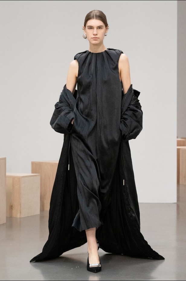 براندن ماكسويل مجموعة مميزة قريبة من قلب جميع النساء في أسبوع نيويورك (فيديو)