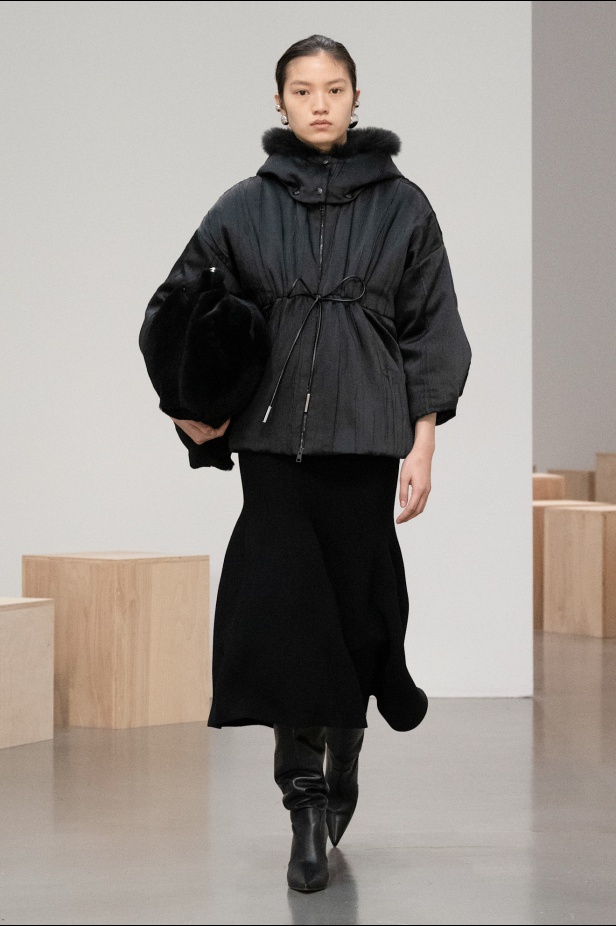 براندن ماكسويل مجموعة مميزة قريبة من قلب جميع النساء في أسبوع نيويورك (فيديو)