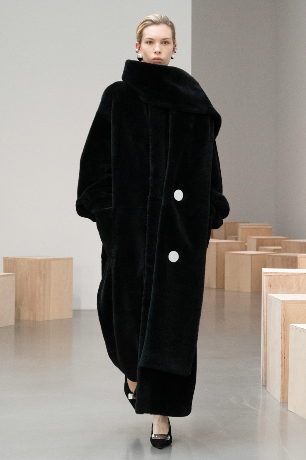 براندن ماكسويل مجموعة مميزة قريبة من قلب جميع النساء في أسبوع نيويورك (فيديو)