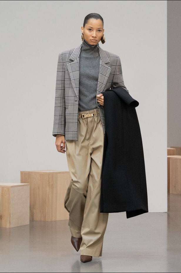 براندن ماكسويل مجموعة مميزة قريبة من قلب جميع النساء في أسبوع نيويورك (فيديو)