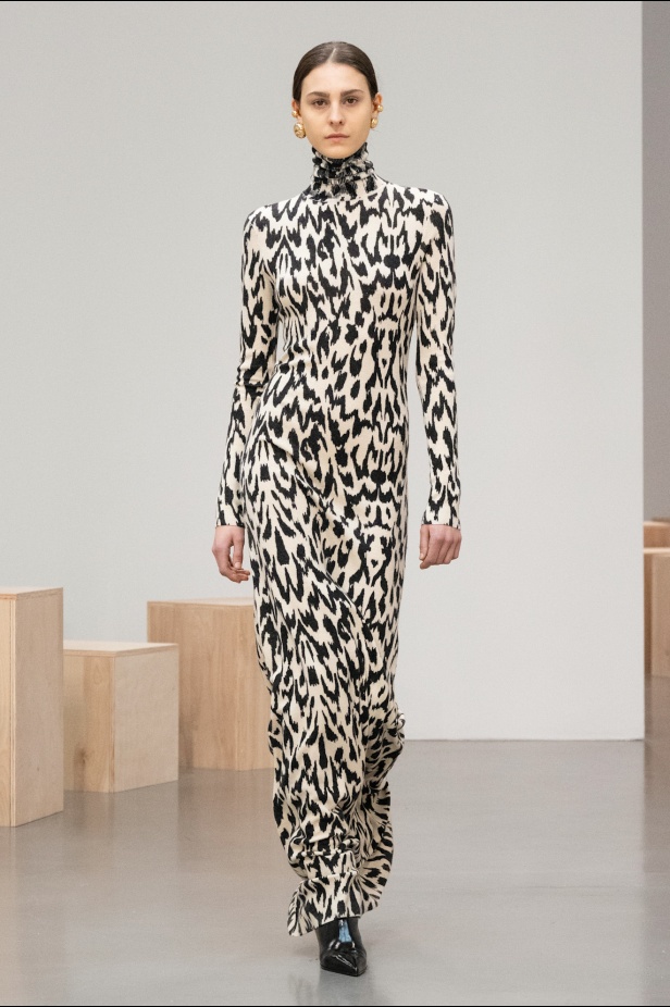 براندن ماكسويل مجموعة مميزة قريبة من قلب جميع النساء في أسبوع نيويورك (فيديو)