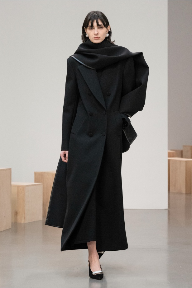 براندن ماكسويل مجموعة مميزة قريبة من قلب جميع النساء في أسبوع نيويورك (فيديو)