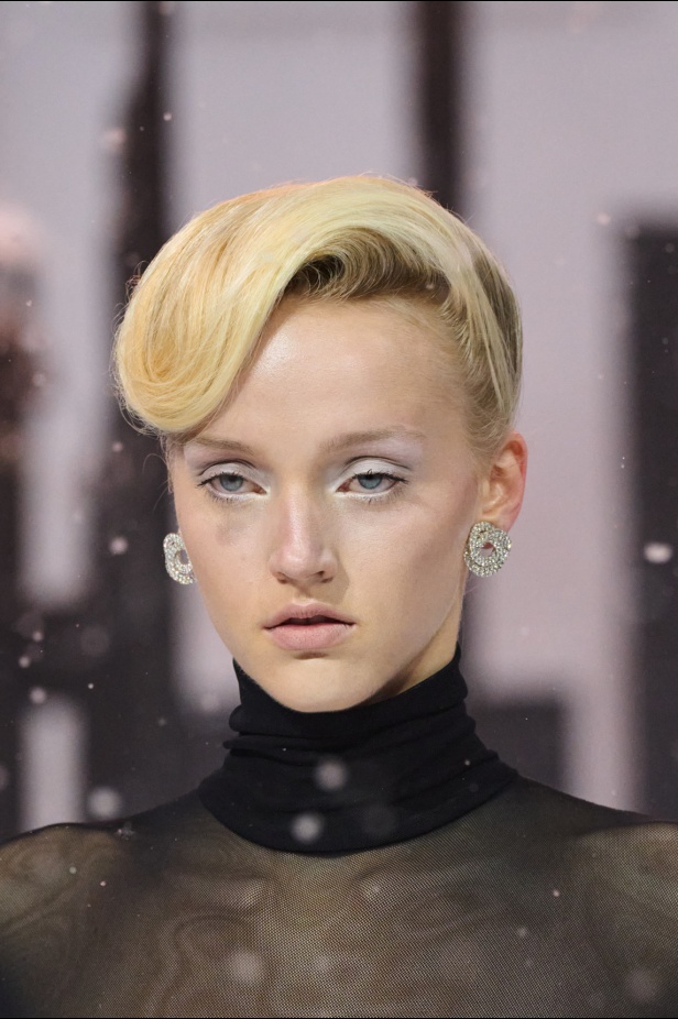 مجموعة خريف وشتاء 2025 من Richard Quinn