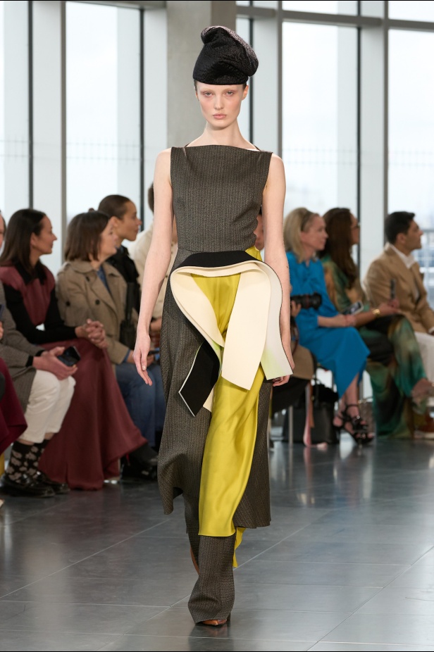 مجموعة Roksanda للملابس الجاهزة لخريف وشتاء 2025