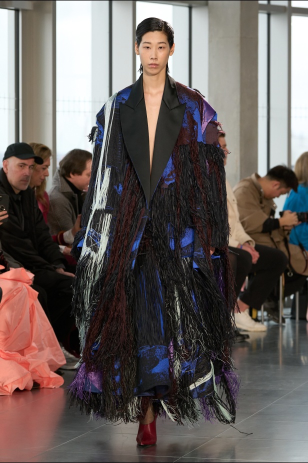 مجموعة Roksanda للملابس الجاهزة لخريف وشتاء 2025