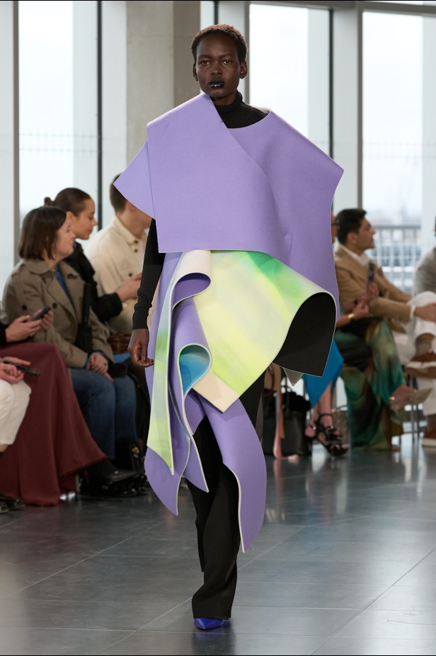 مجموعة Roksanda للملابس الجاهزة لخريف وشتاء 2025