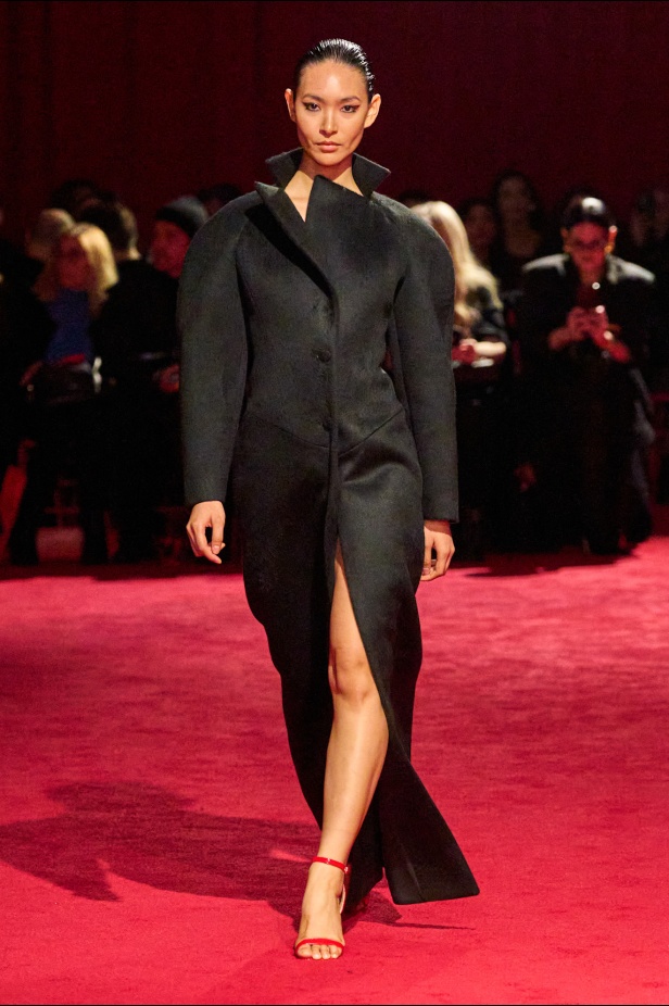 مجموعة Christian Siriano لخريف وشتاء 2025 في نيويورك