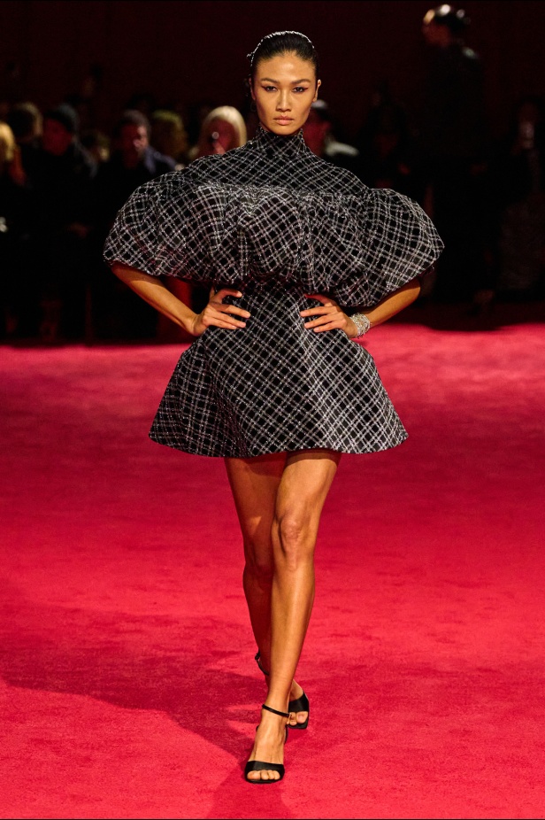 مجموعة Christian Siriano لخريف وشتاء 2025 في نيويورك