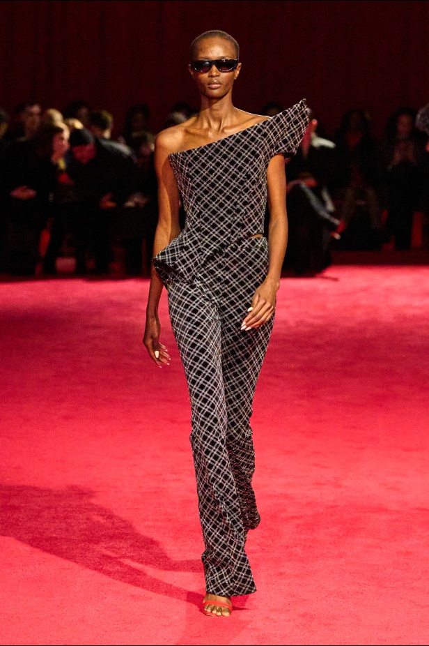 مجموعة Christian Siriano لخريف وشتاء 2025 في نيويورك